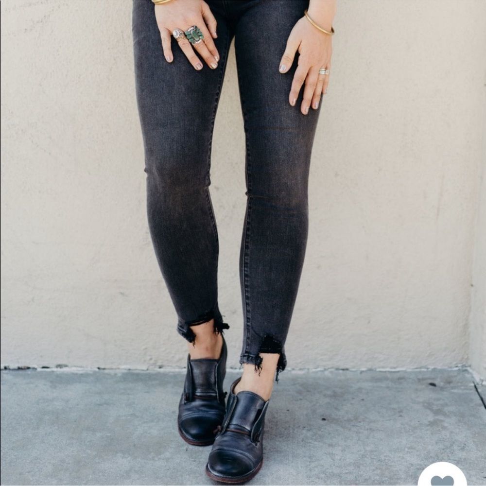 CJLA Carly Jean Los Angeles Blake Skinny Jeans Vintage Black Distressed Size 5